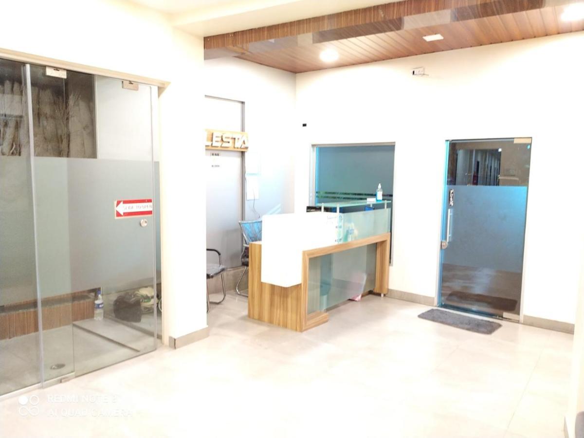 U Life Hotel Mumbai Bagian luar foto