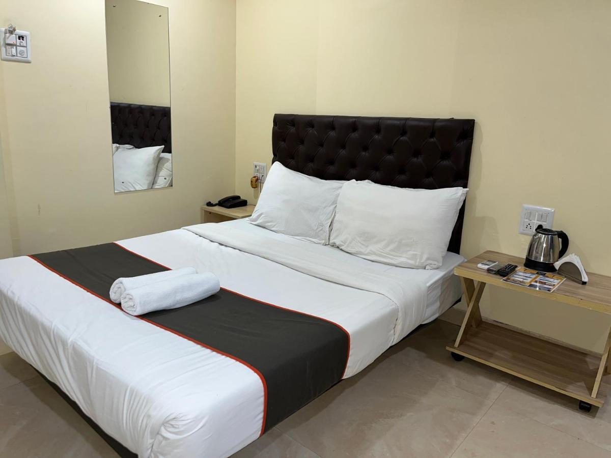 U Life Hotel Mumbai Bagian luar foto
